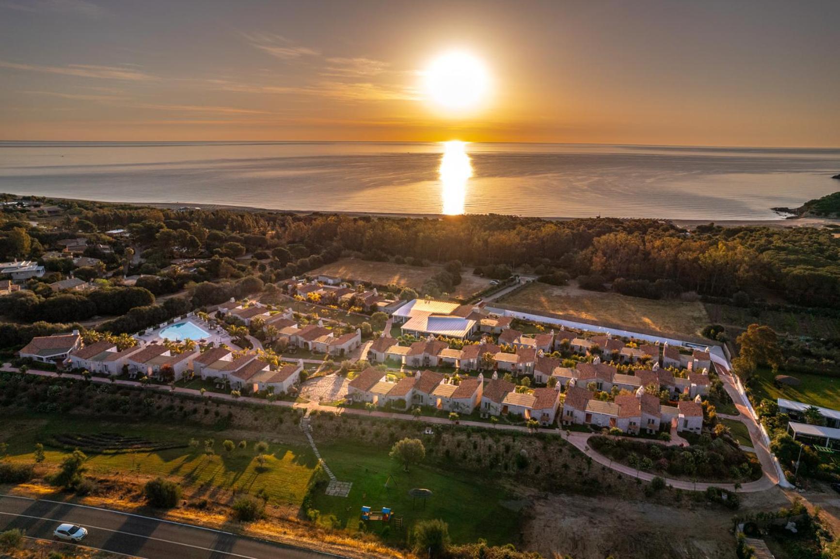 Cala Sinzias Resort Castiadas Exterior foto